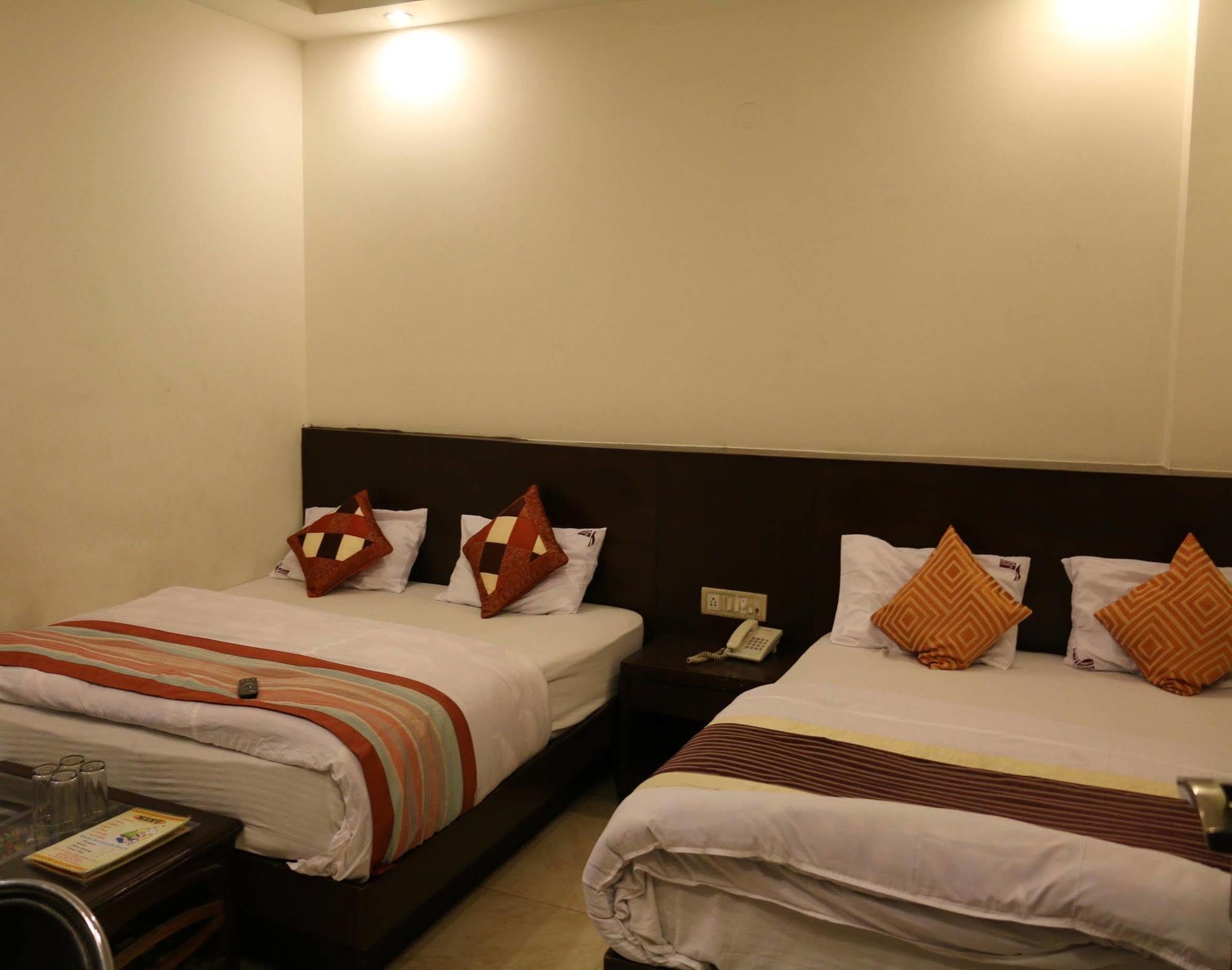 Hotel Seven Seas Inn 뉴델리 외부 사진