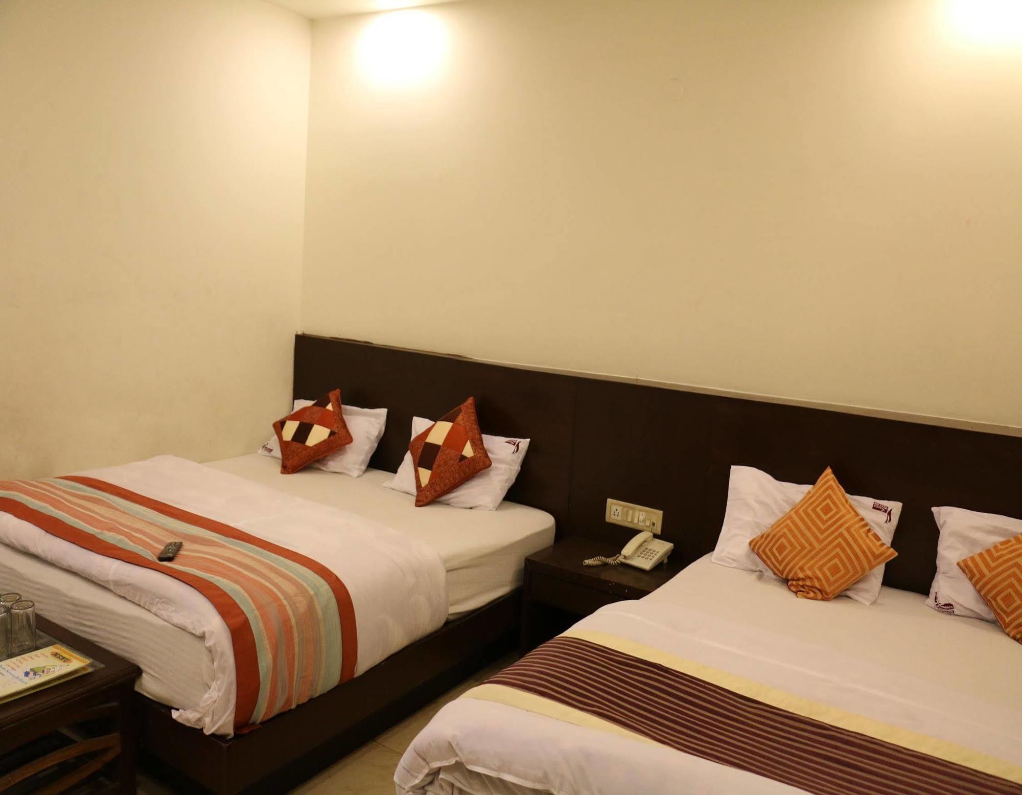 Hotel Seven Seas Inn 뉴델리 외부 사진