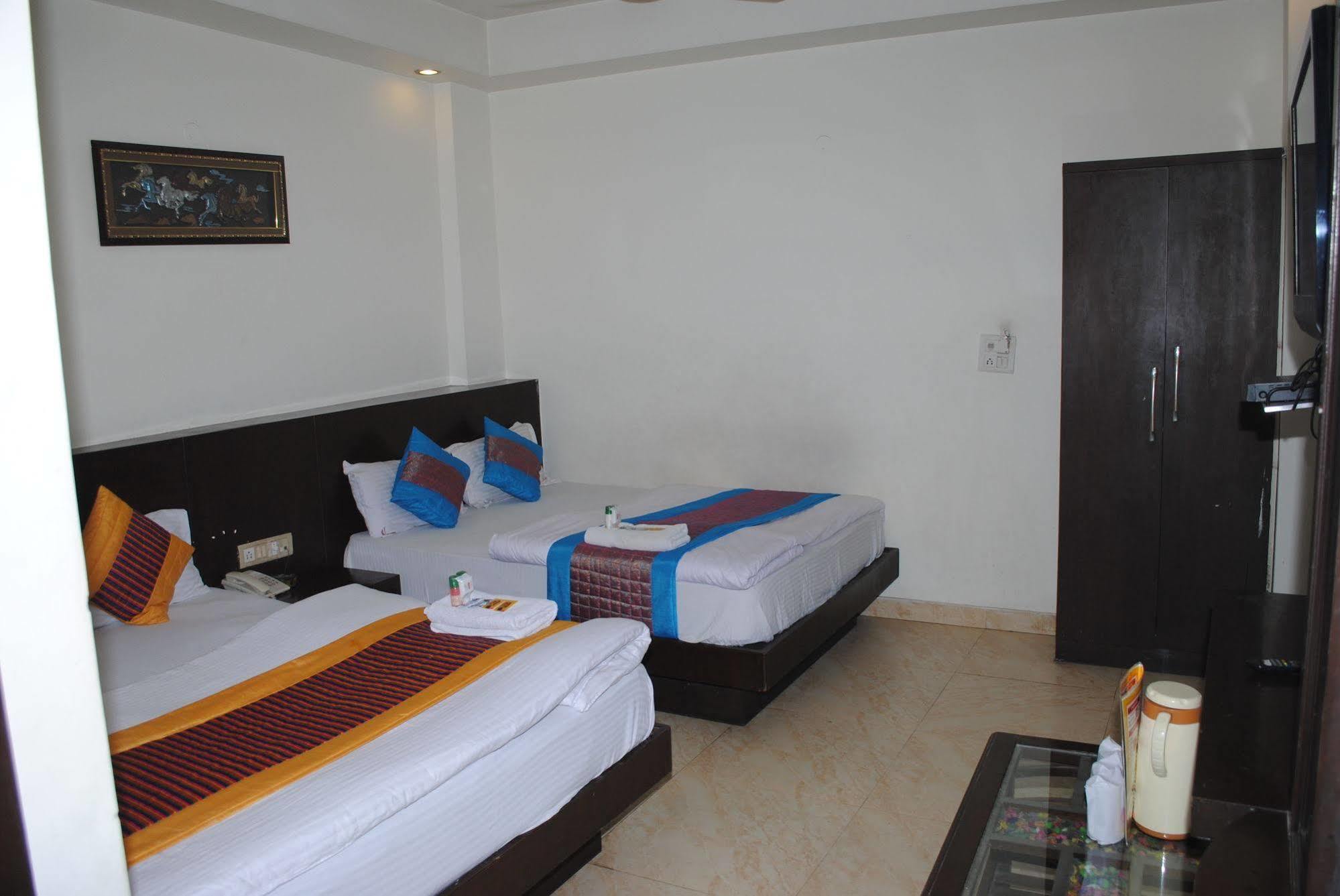 Hotel Seven Seas Inn 뉴델리 외부 사진