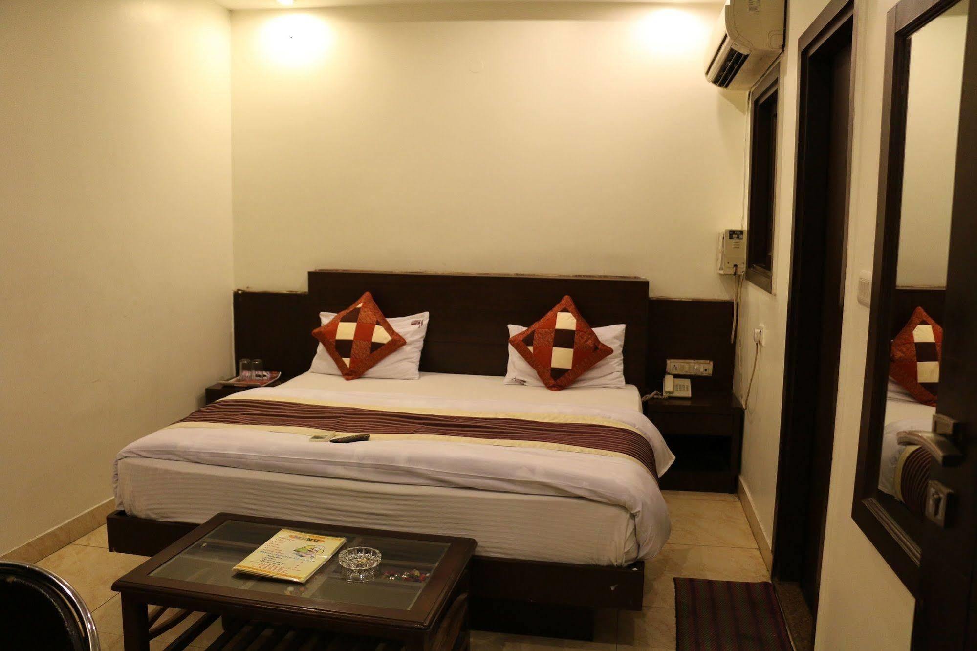 Hotel Seven Seas Inn 뉴델리 외부 사진