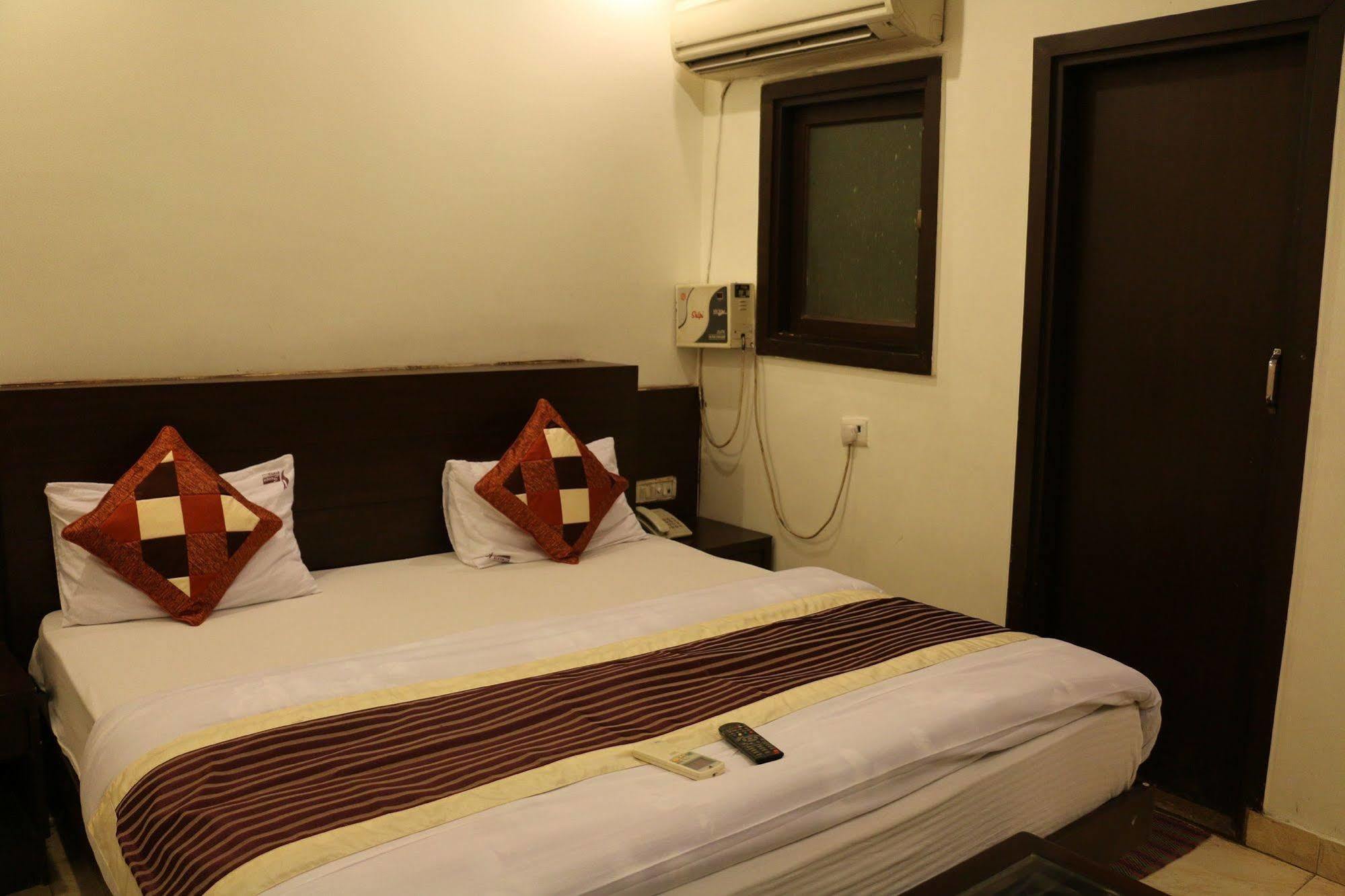 Hotel Seven Seas Inn 뉴델리 외부 사진