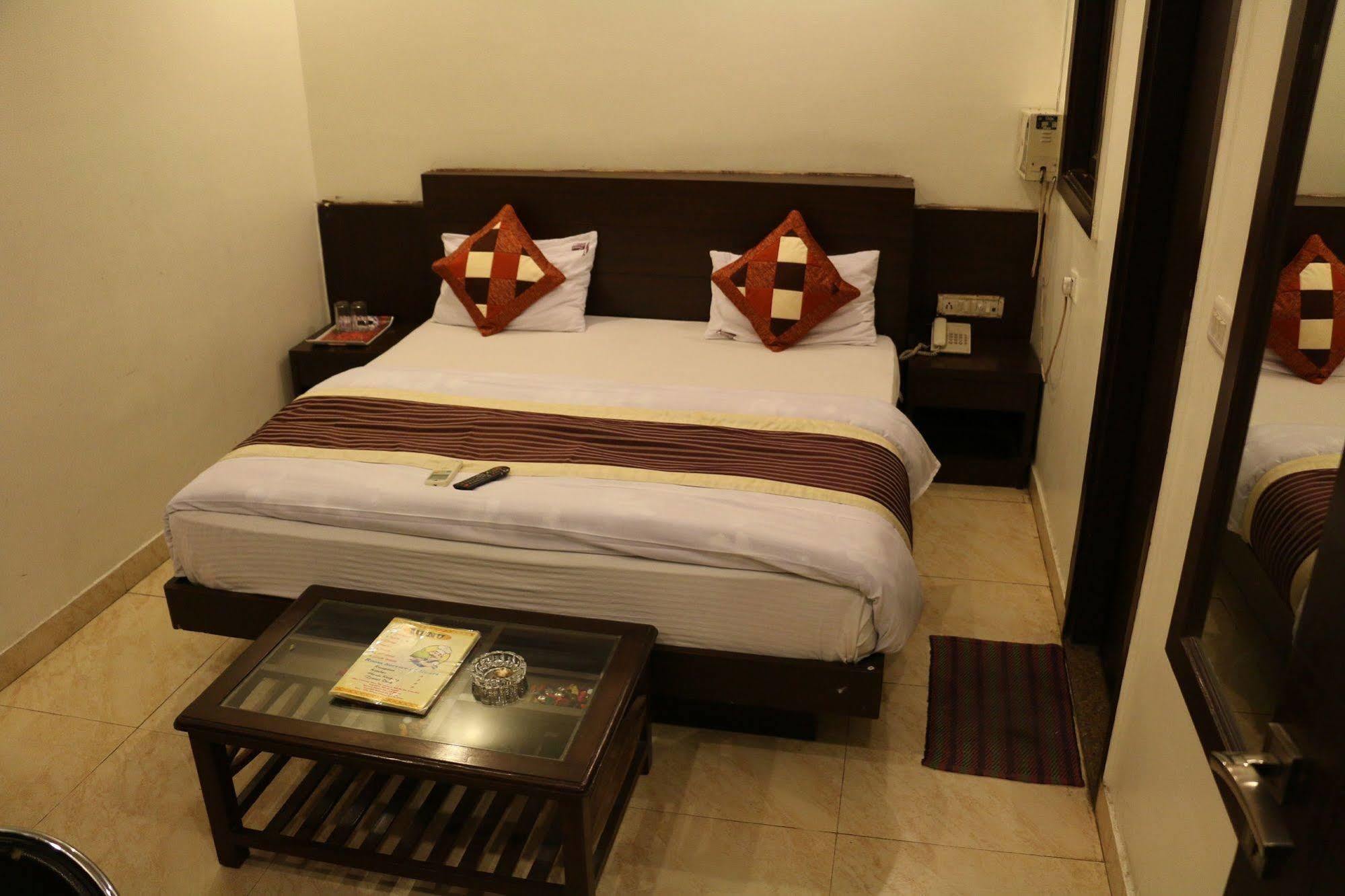 Hotel Seven Seas Inn 뉴델리 외부 사진
