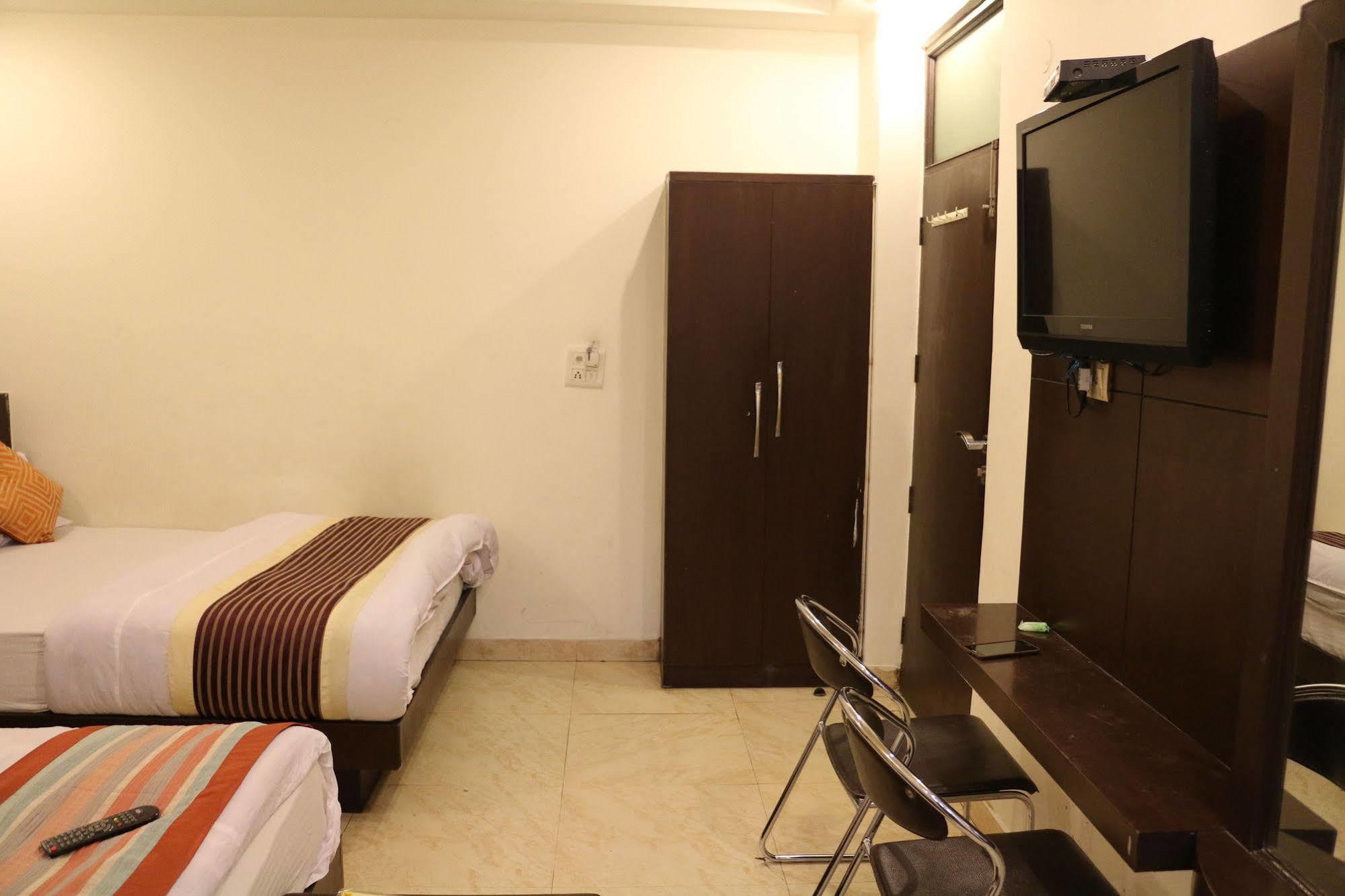 Hotel Seven Seas Inn 뉴델리 외부 사진